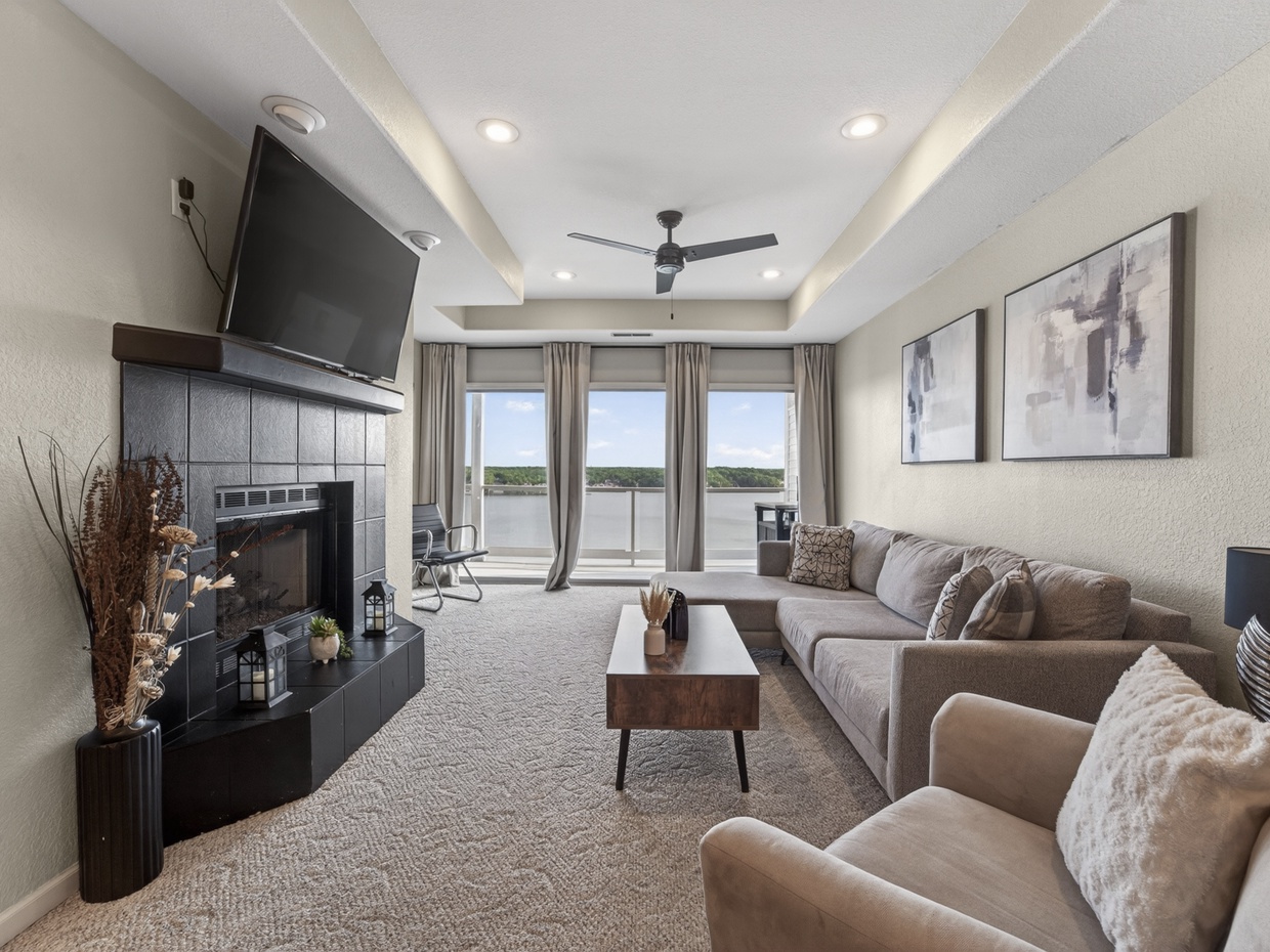 LAKEVIEW LIVING AREA