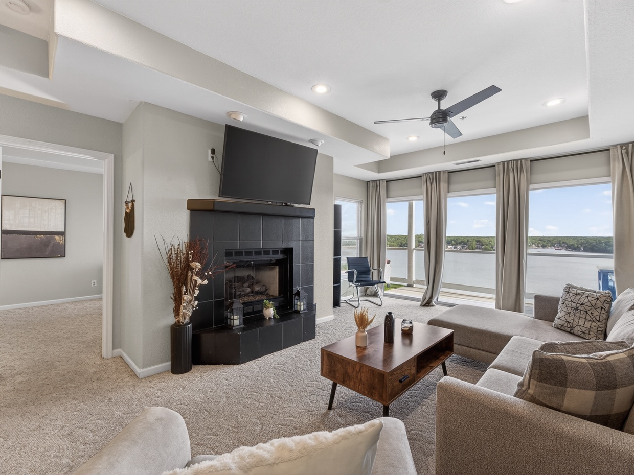 LAKEVIEW LIVING AREA
