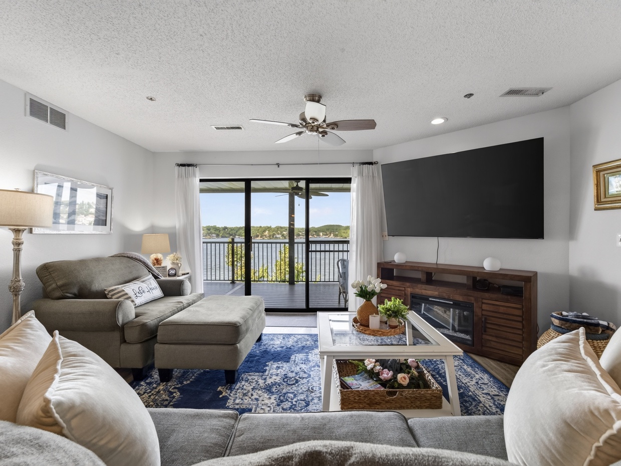 LAKEVIEW LIVING AREA