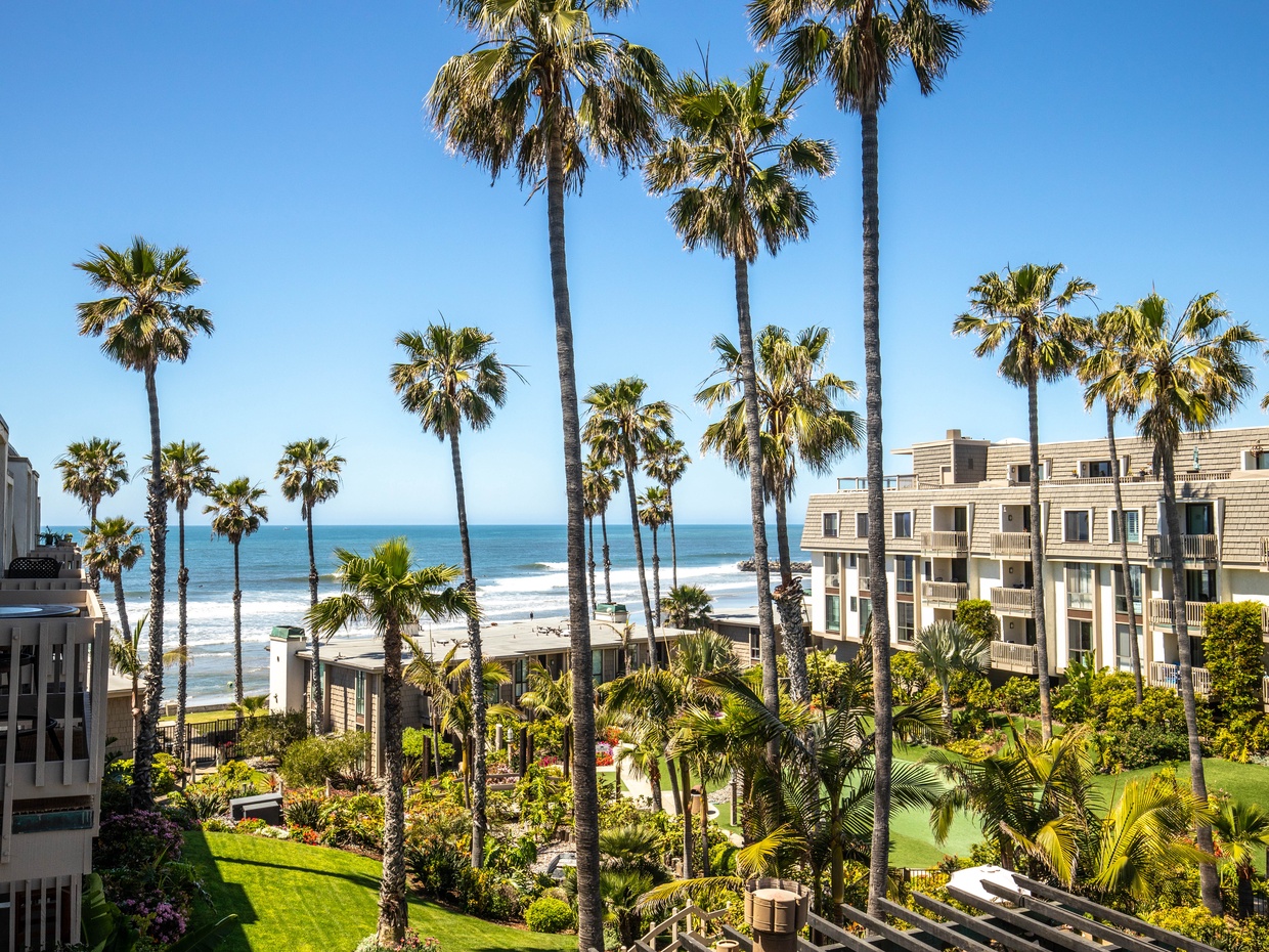 Great whitewater ocean views are yours from both balconies of Blue Whale Retreat!