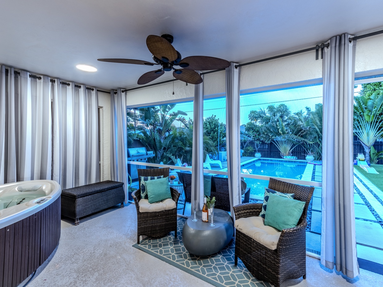Enclosed jacuzzi room