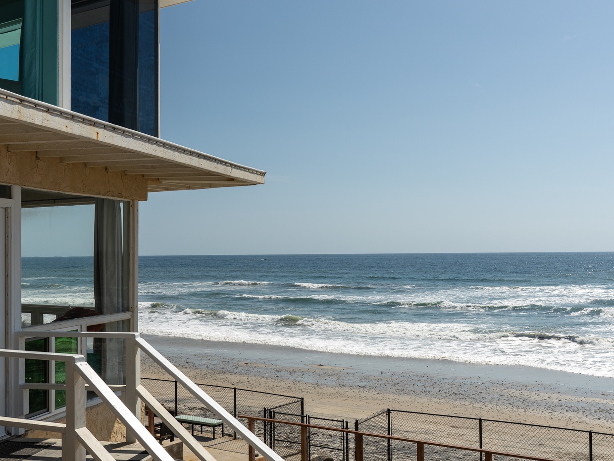 Oceanfront view from a Carlsbad beachfront vacation rental overl