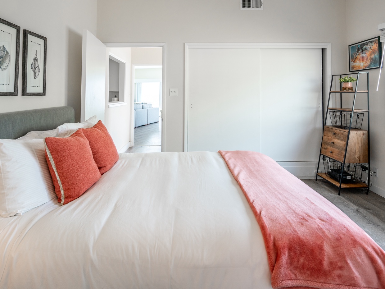 Unit A - 4BR/3BA - Queen Bedrooms w/ En Suite Bathroom