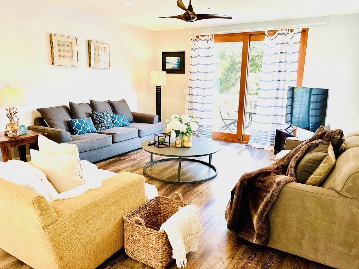 The roomy floor plan boasts mountain views, a private back deck surrounded by trees, and a charcoal BBQ grill. 