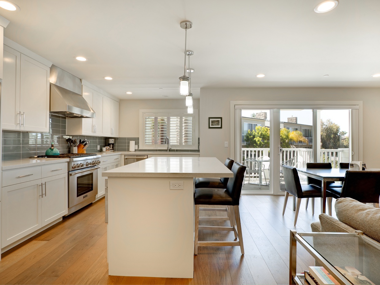 Living room has two sliding doors. Open both for a nice ocean cross breeze.