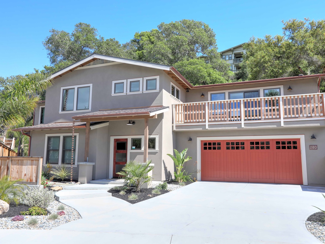 Welcome to A WAVE FROM IT ALL. Located across the street from Avila Golf Resort.