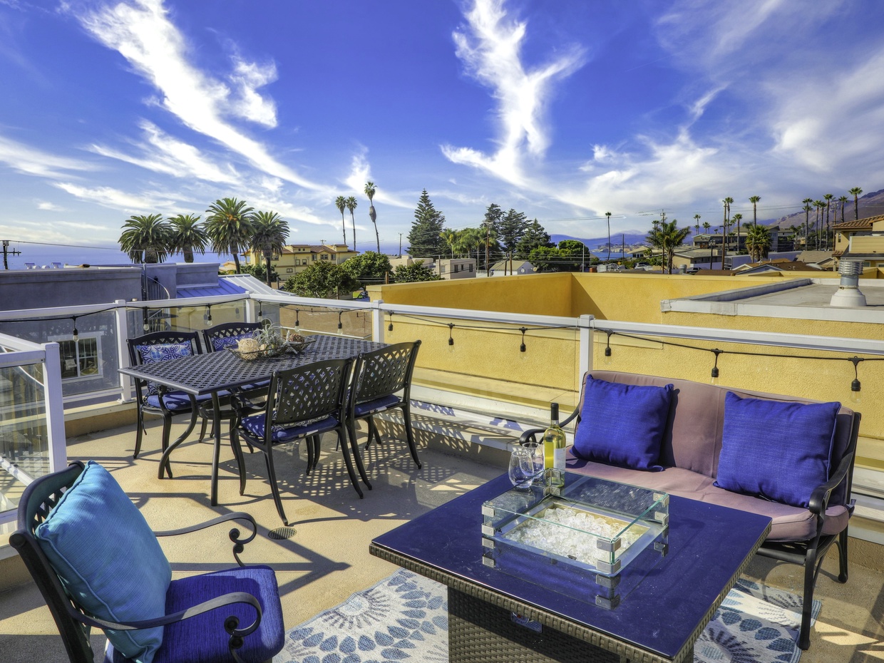 Welcome to Pacific Sunset — where the views stretch from the waves to the mountains, and every evening ends with a show-stopping sunset over the Pacific.