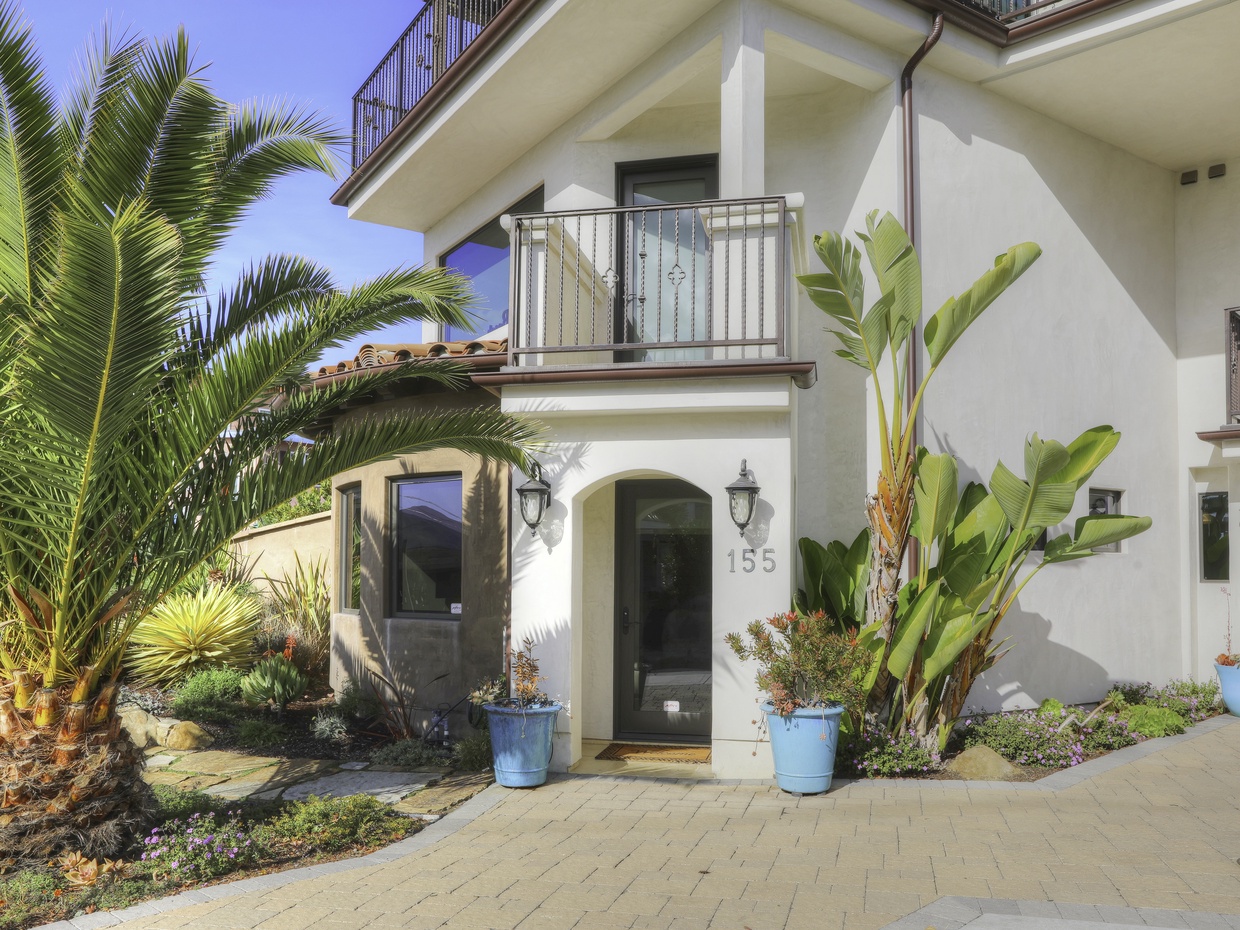 Welcome to 155 San Luis St casita grande!
