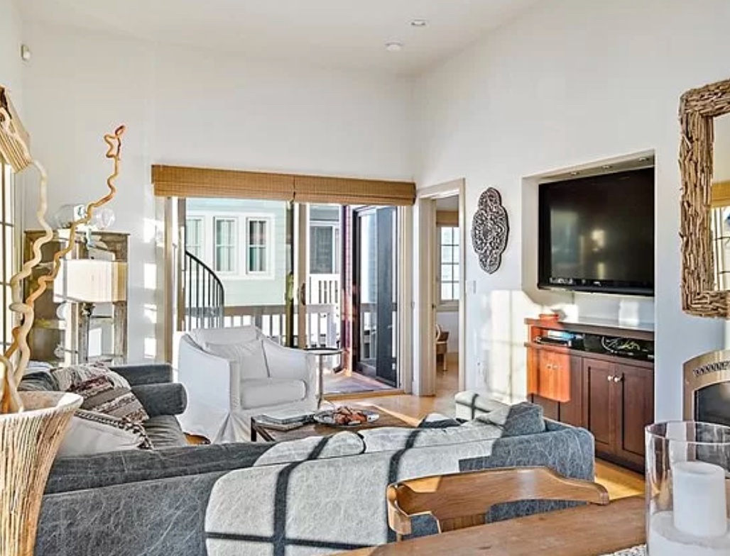 Snuggle up by the fire with good book, or unwind with your favorite TV show on the flat-screen.