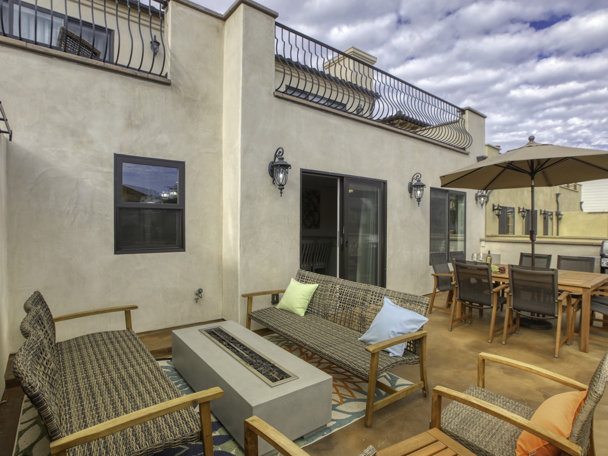 We are so happy to have you at Casa Blanca. Casa Blanca (4-Bdrm twin side) is on Building "B" side.