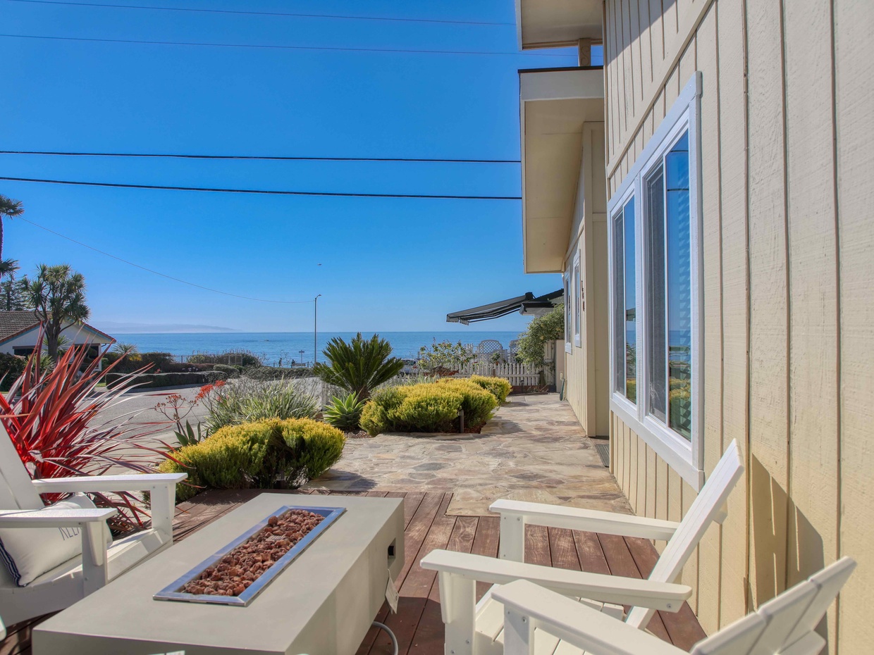 Gather around the natural gas fire pit and enjoy the famous Pismo Beach sunsets. The view is all yours... best seat in the house! 