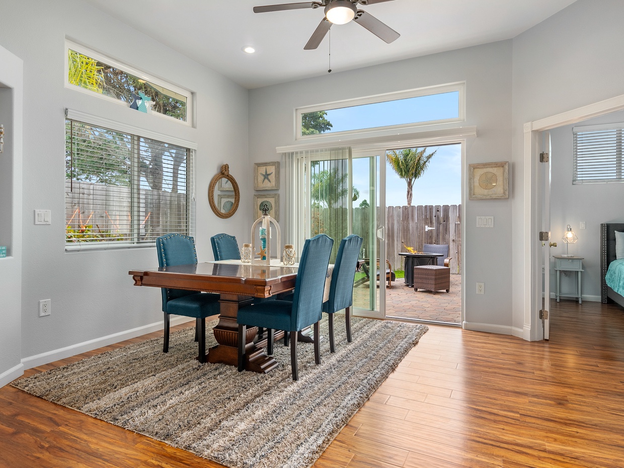 Dining for 4 guest and just around the corner is a breakfast table with more dining.
