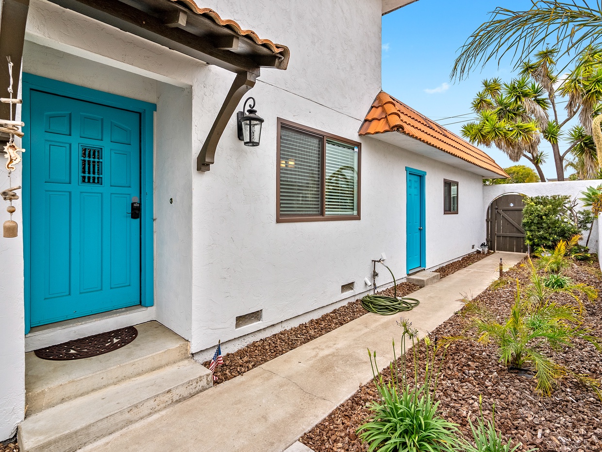 Welcome to Villa Del Sol. Located in Grover Beach on a corner lot. Parking for 2 autos in the driveway. There is a private, fenced backyard.