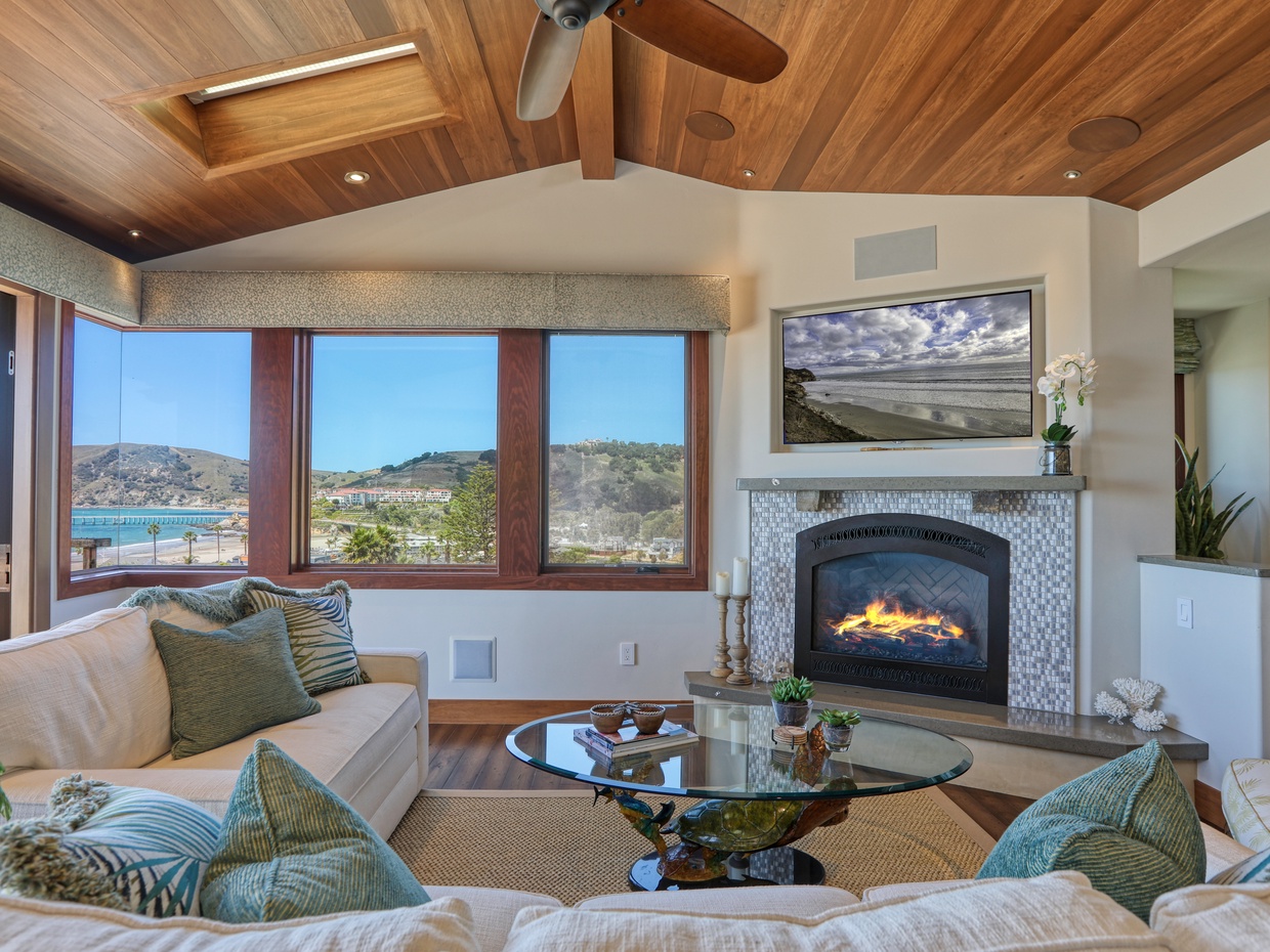 Scenic pleine air views by the fireside. Paint a picture of your dream vacation.