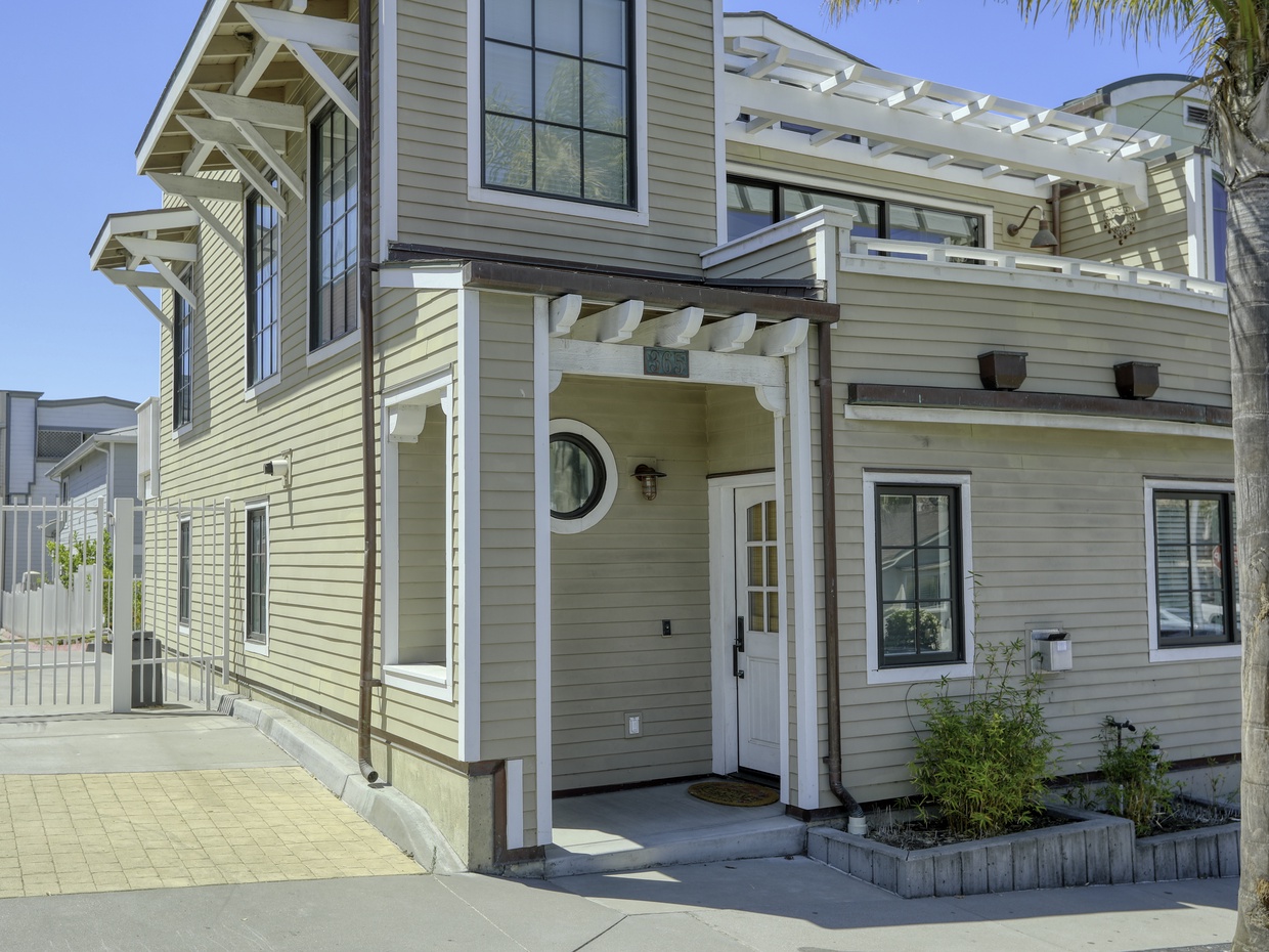 Welcome to Life is a Breeze. The beach condo is located in gated Ocean 17 community, just steps from the beach, pier, shops and dining.