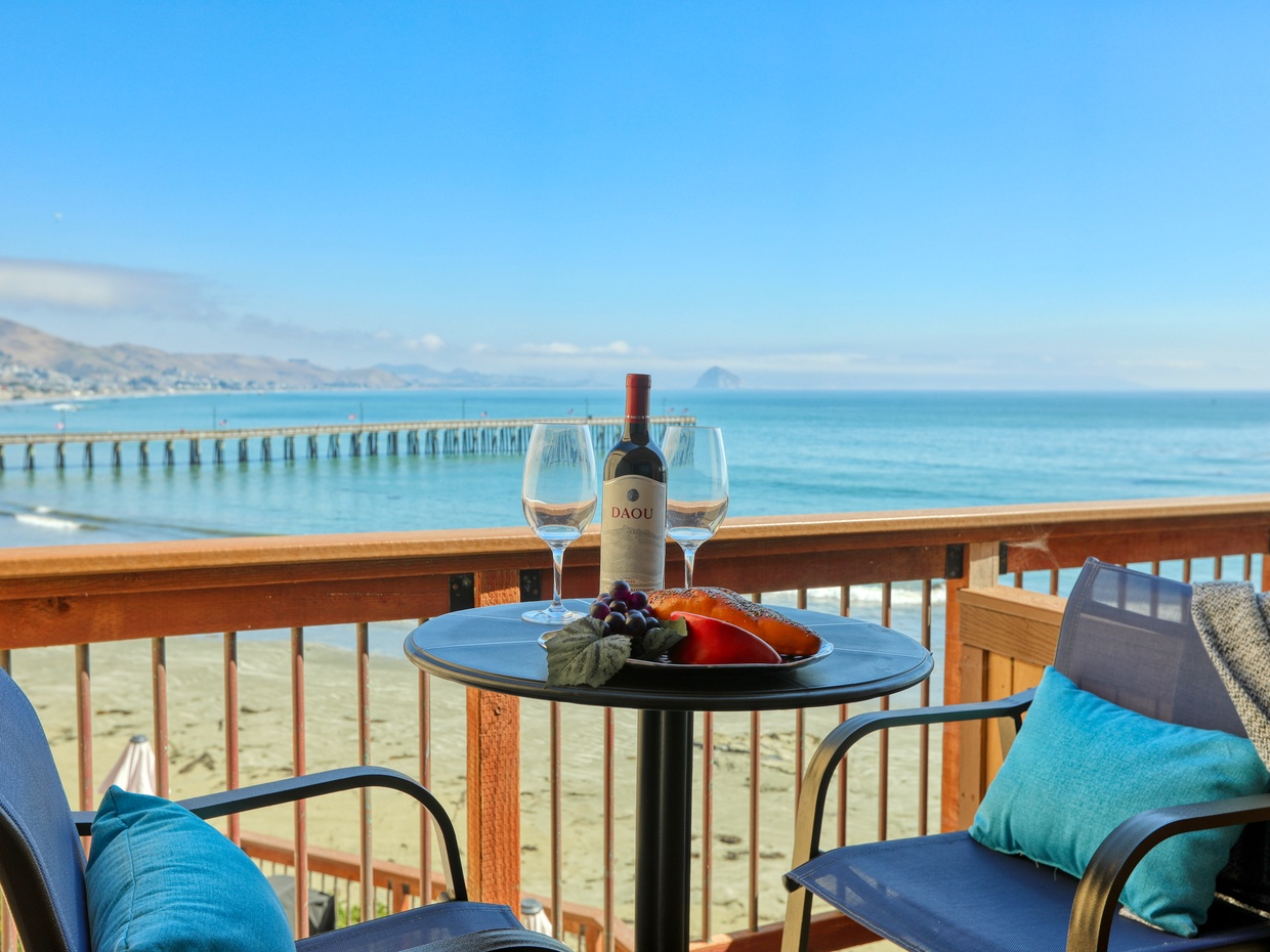 Beach Blue features a secluded balcony with seating for two, offering a charming backdrop of the picturesque Cayucos pier and Morro Rock.




