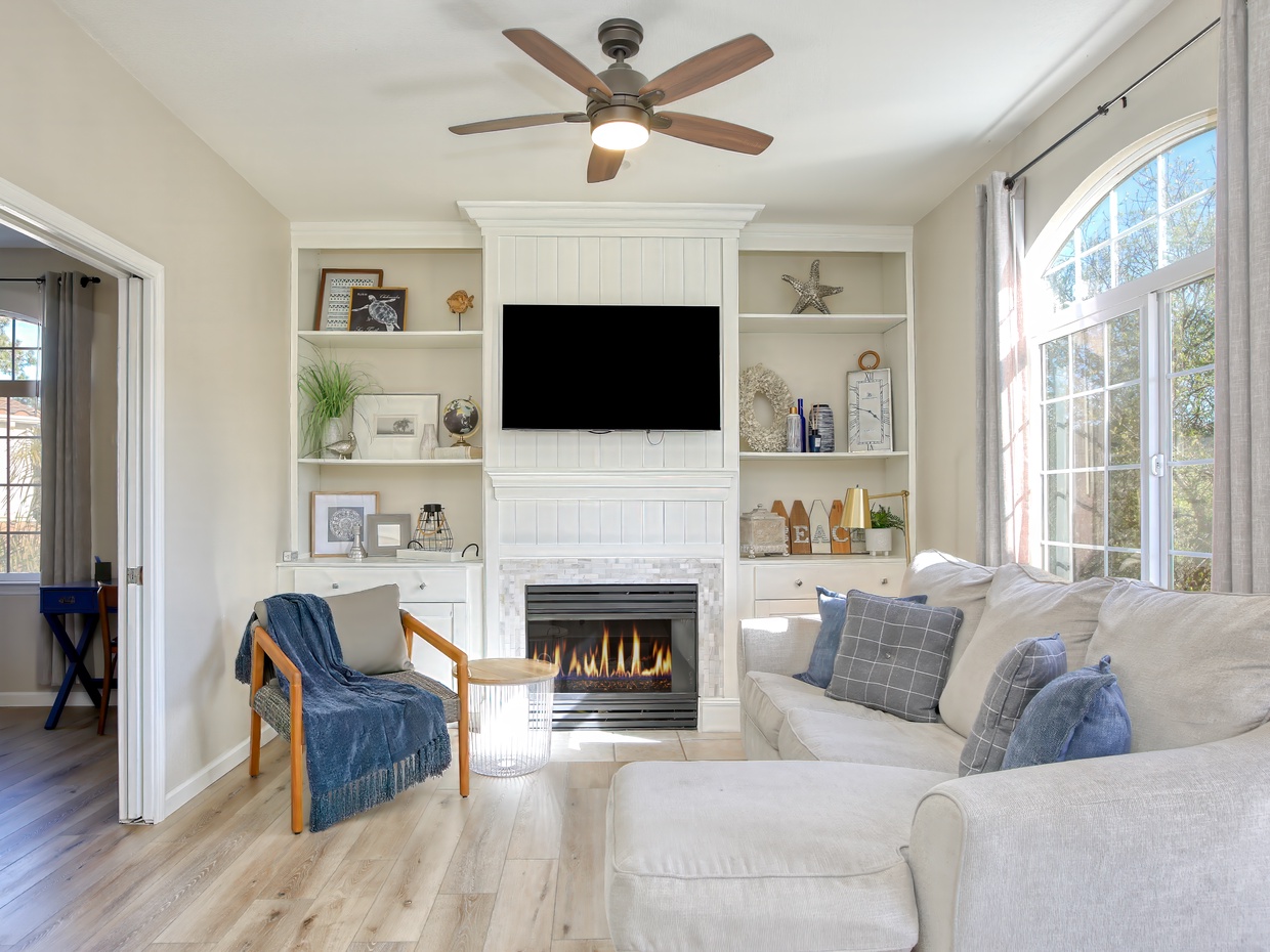 Welcome to Pacific Coast Hideaway, Unit 410! Your breezy upstairs one-bedroom beach retreat features a comfy king bed. Kick back in the full kitchen, perfect for whipping up seaside snacks after a day on the sand.