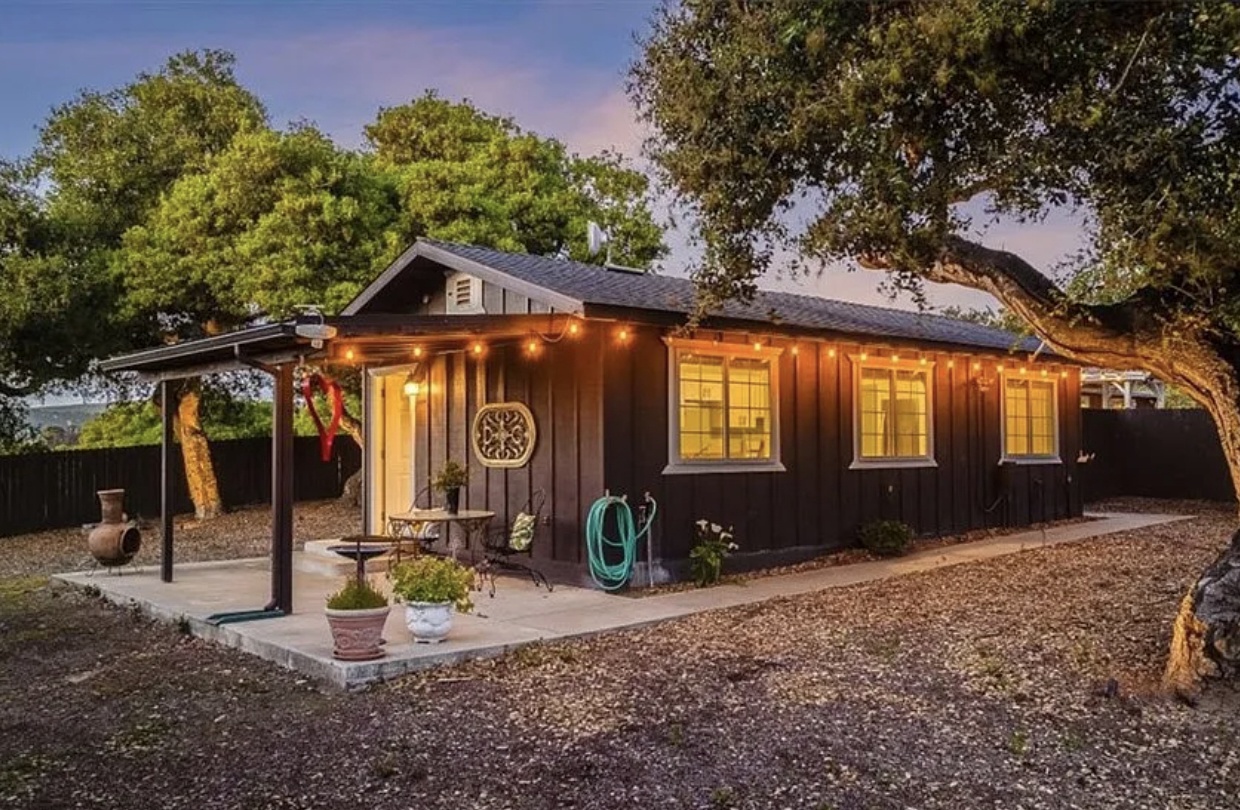 Romantic one-bedroom guest house on Sky Blue Orchard, a working avocado ranch near Arroyo Grande. 
