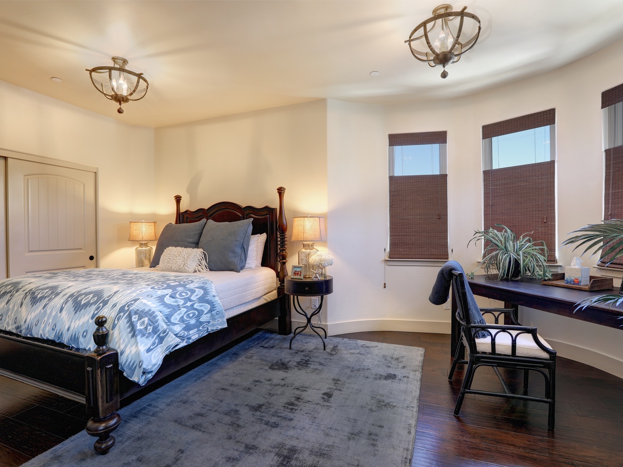 Endless Summer has two master en-suites. This en-suite is located on the second level. The bed is a queen Tuft & Needle mattress. 

The second master en-suite is in the casita, located at  ground level. 

Each of the three bedrooms have a SmartTV with cable channel lineup and entertainment apps.