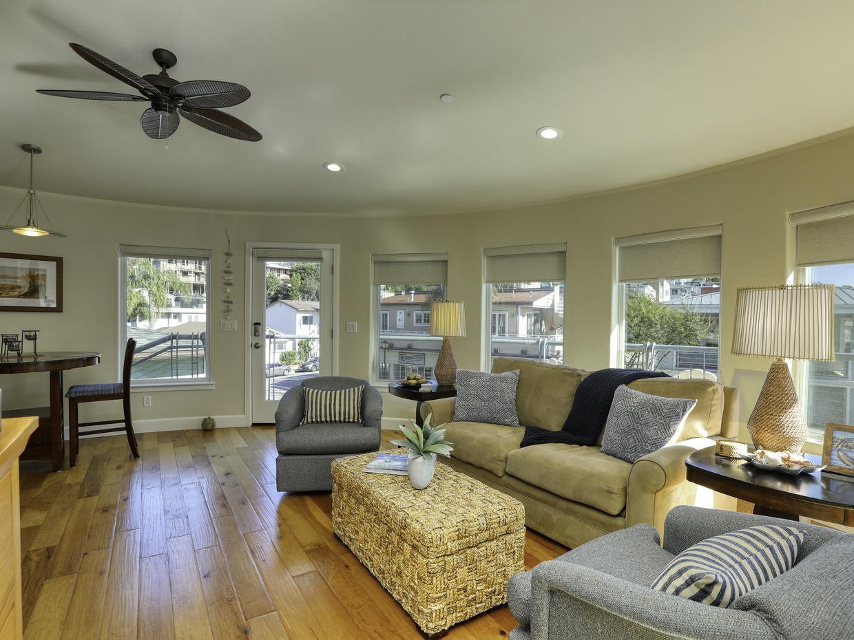 The spacious living room runs parallel to the deck.