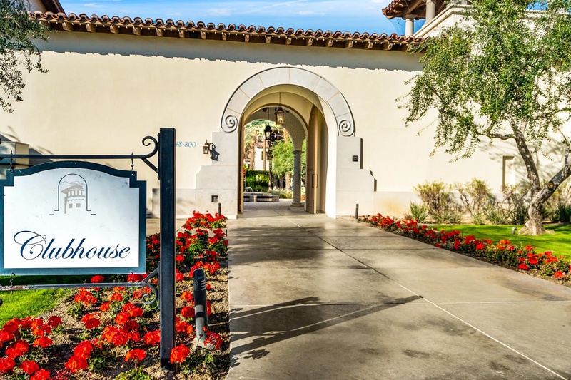 LV034 Cozy upstairs studio in Legacy Villas, prime location