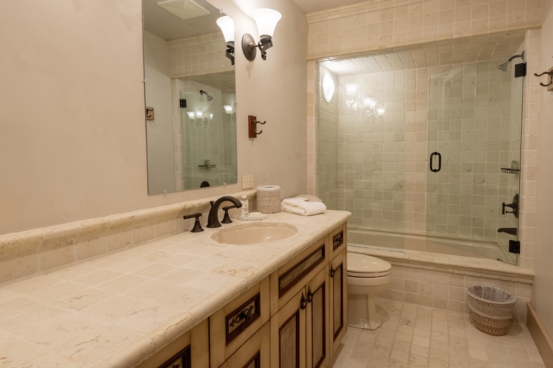 Bald Mountain Bedroom En-suite