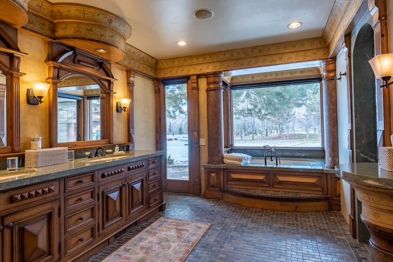 Primary En-suite Bathroom