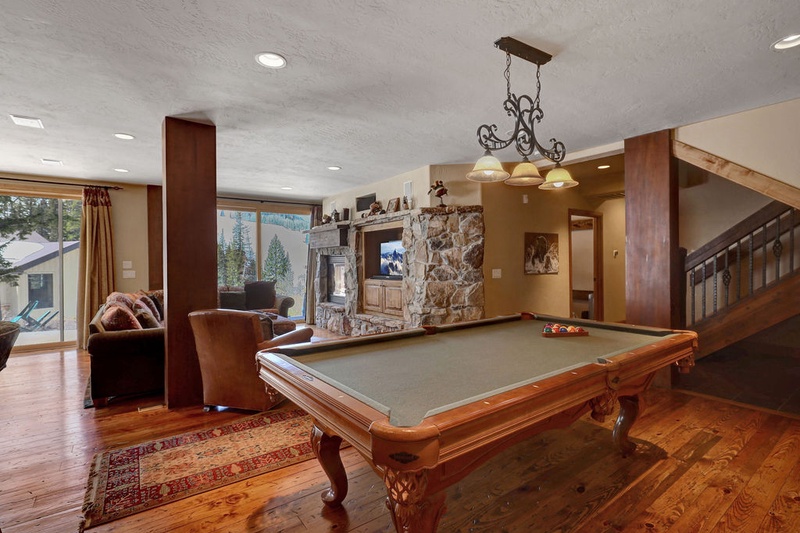 Bar Area w/Pool Table