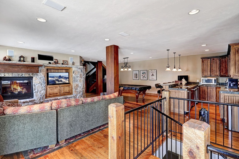Lower Living Room with Bar