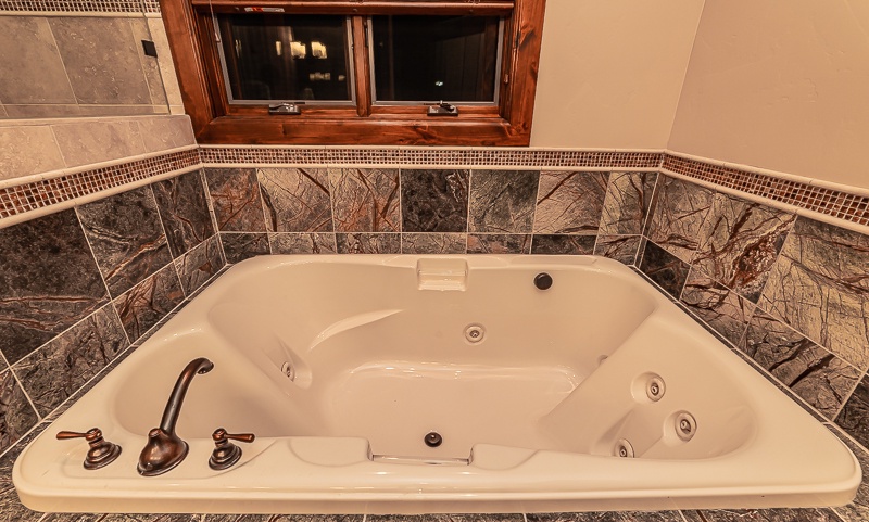 Large jetted tub in master bathroom