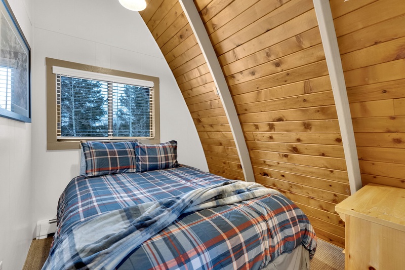 Bedroom 2 with Queen Bed