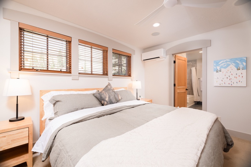 Plush bedding on the King bed in Honeycomb Suite