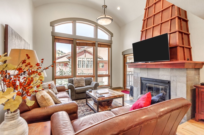 Great Room with Smart TV, Wood-Burning Fireplace, Cozy Seating