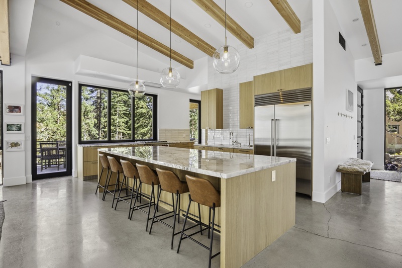 Kitchen counter with seating for 6