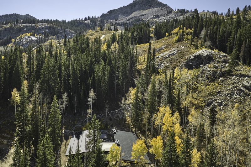 Aerial photo of home with view of mountains