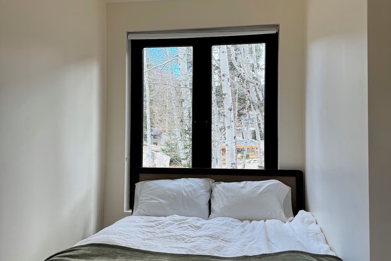 Queen Bed 2 in Entertainment Room