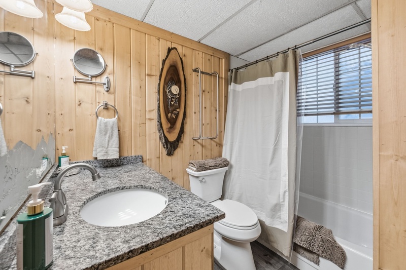 Common Full Bathroom on the main level. 