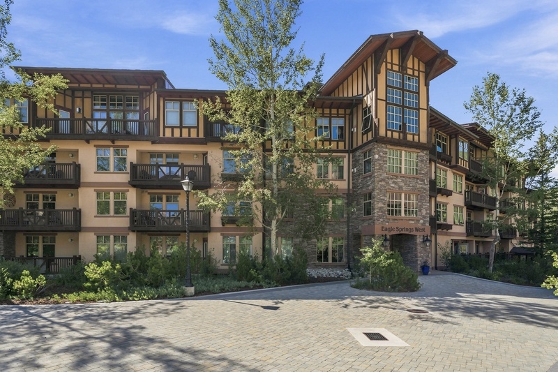 Eagle Springs West Exterior and Entry