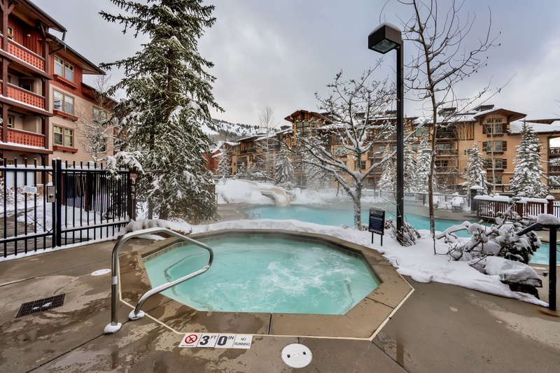Club Solitude Hot Tubs