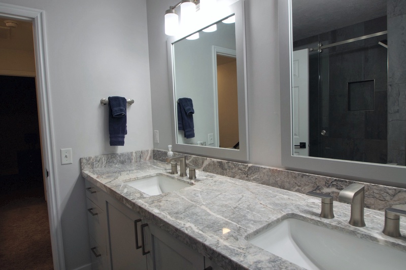 Upstairs Common Full Bathroom