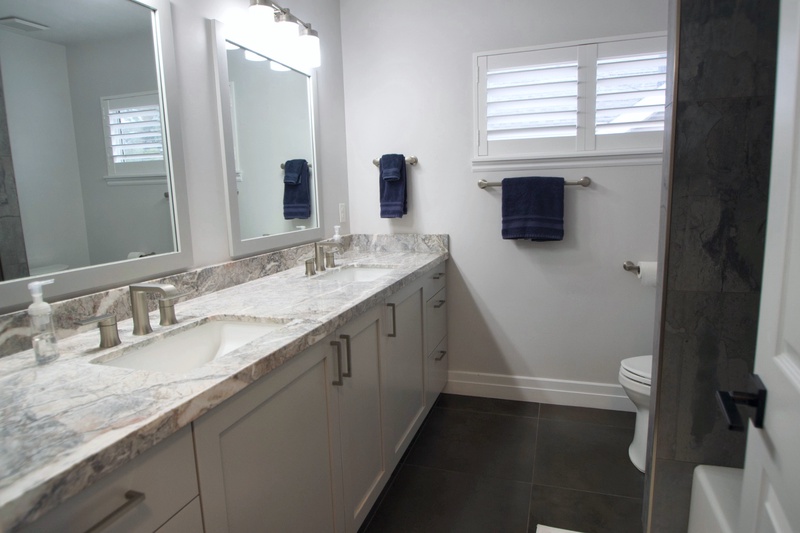 Upstairs Common Full Bathroom