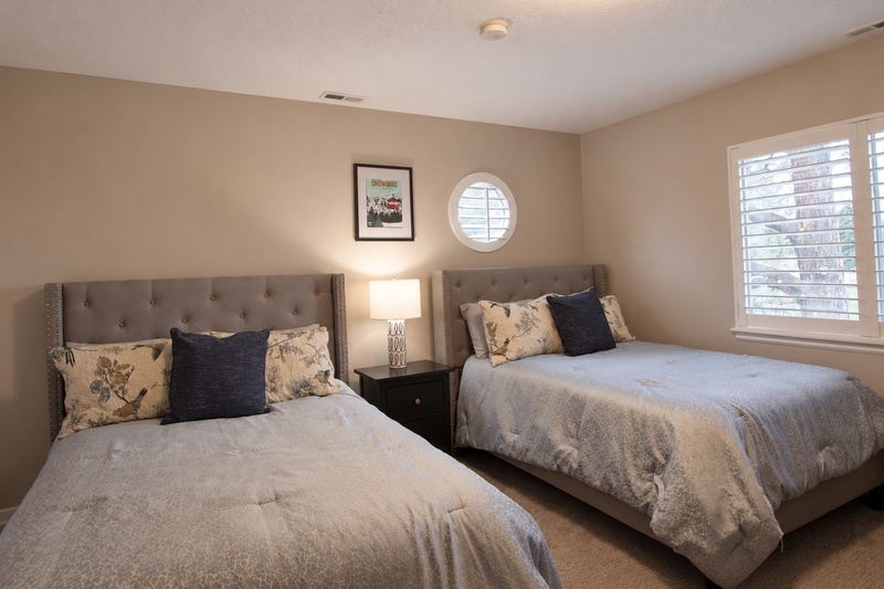 Upstairs Bedroom with 2 Queen Beds