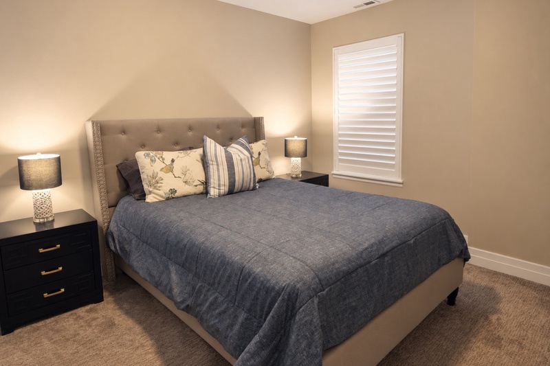 Upstairs Bedroom with Queen Bed