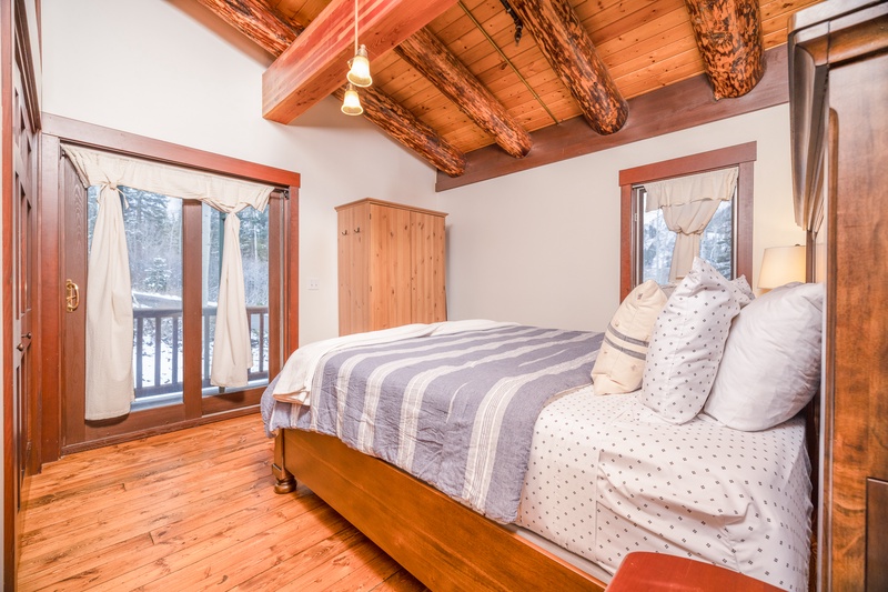 Upstairs king bedroom South side
