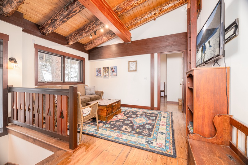 Upstairs loft and hallway to king bedrooms