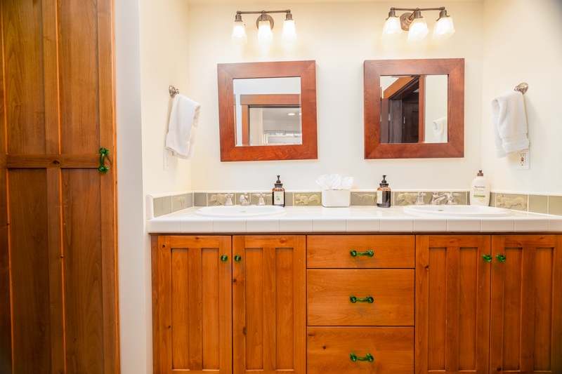 Double sinks in primary bathroom