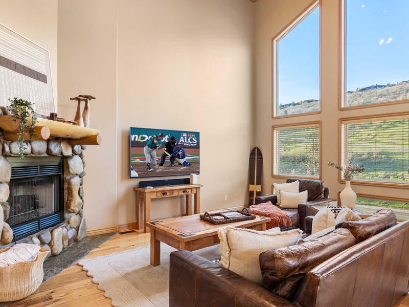 3BR Near Slopes & Main | Hot Tub + Modern Comfort