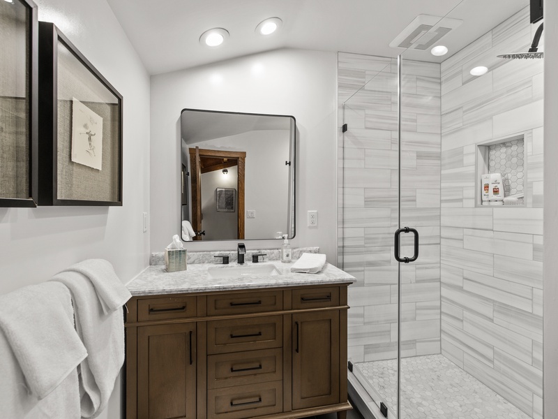 Detached bath for Primary Queen