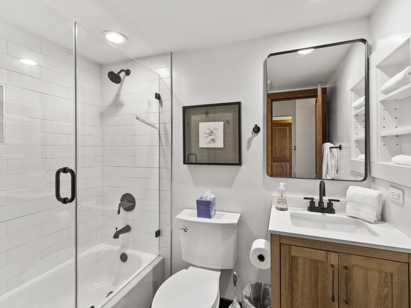 Shared bath with shower/tub combo