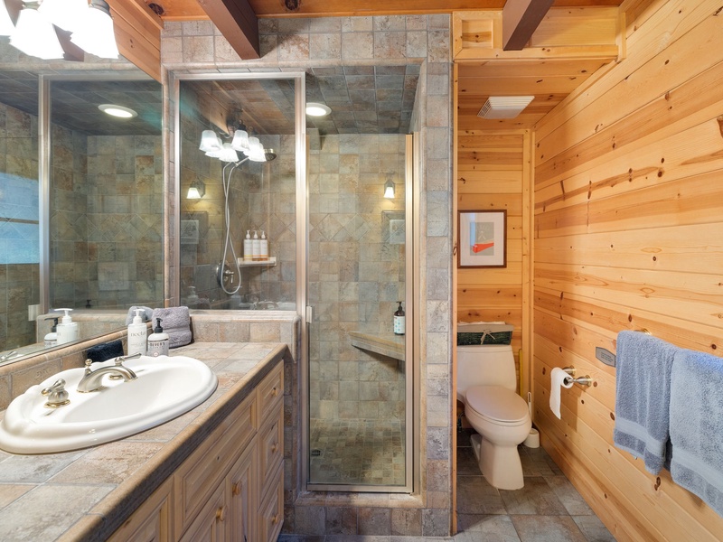 Shared bath - main floor off of the kitchen